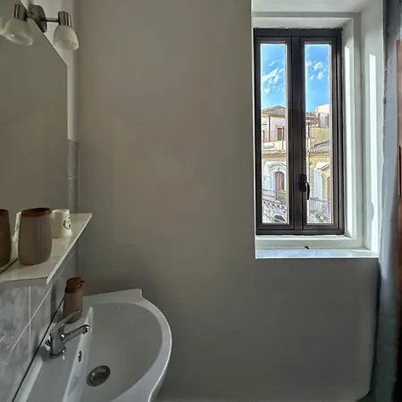 Sicily O'clock لينتيني